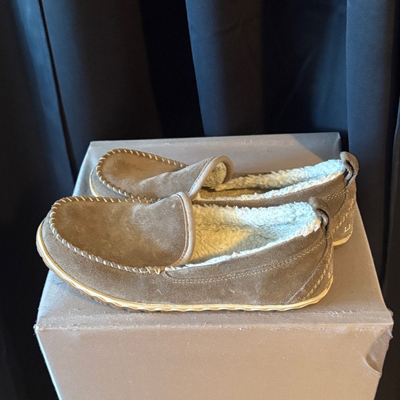 L.L. Bean Women's Tan Suede Slippers - Picture 3 of 10